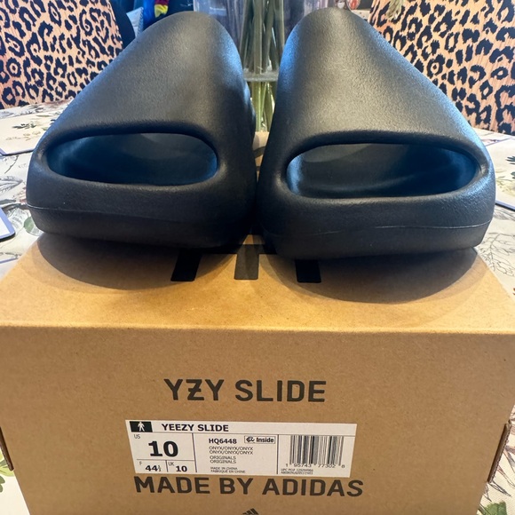 adidas Yeezy Slides \'Onyx\'
